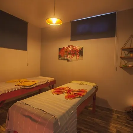 Lidya Hotel *